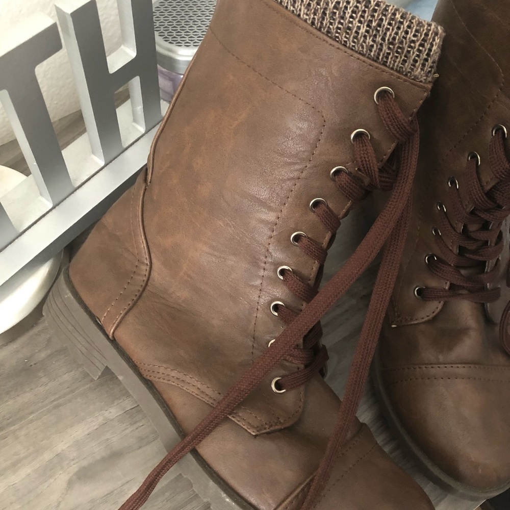 Cute brown boots like New👢👢